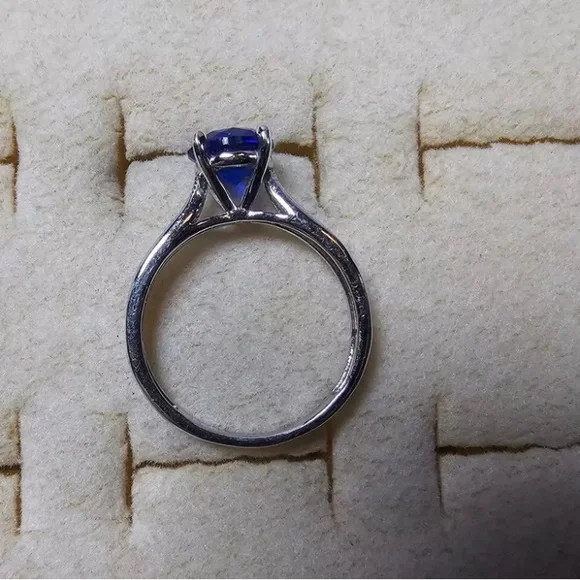 BEAUTIFUL VINTAGE SILVER TONE BLUE RHINESTONE RING SIZE 8 - Picture 3 of 6